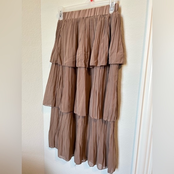 Elegant Tan Midi Skirt - Picture 5 of 5